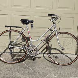 Vintage Schwinn World Sport Bike Bicycle for Sale in Issaquah, WA