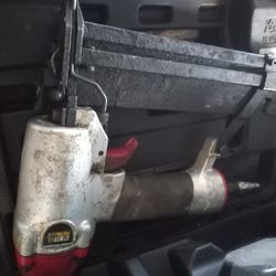 2 Air Nail Guns With Nails
