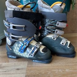Salomón Womens Ski Boots 24.5