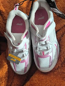 $12 NEW GIRL'S SHOES SIZE 12
