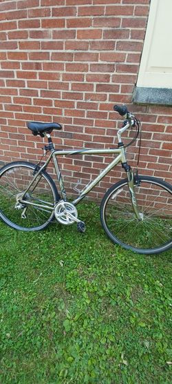 Trek 7200 multitrack series 23 " / 700c tiress IF LISTED,IT'S AVAILABLE!!!