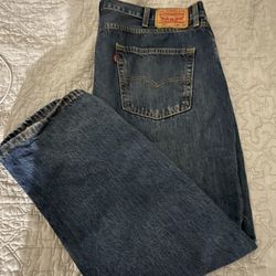 Levi’s Men’s 565 Jeans 