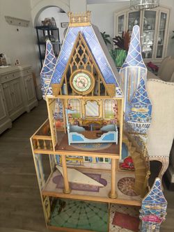 Doll house $25