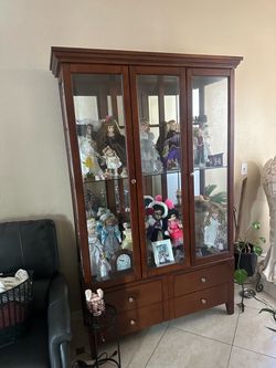 Display hutch cabinet