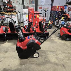 Toro CC2450 Snowblower 20"
Serviced New paddles 
$299