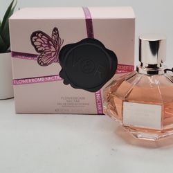 Viktor&Rolf
 
Flowerbomb Nectar Eau de Parfum

3 fl 