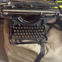 Antique Typewriter 