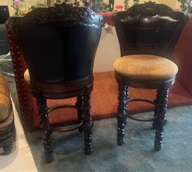 Bar height barstools 3 available $70 each has minor scuffs see pictures
