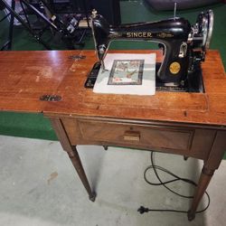 1946 Singer Sewing Machine with Original Receipt + Attachments