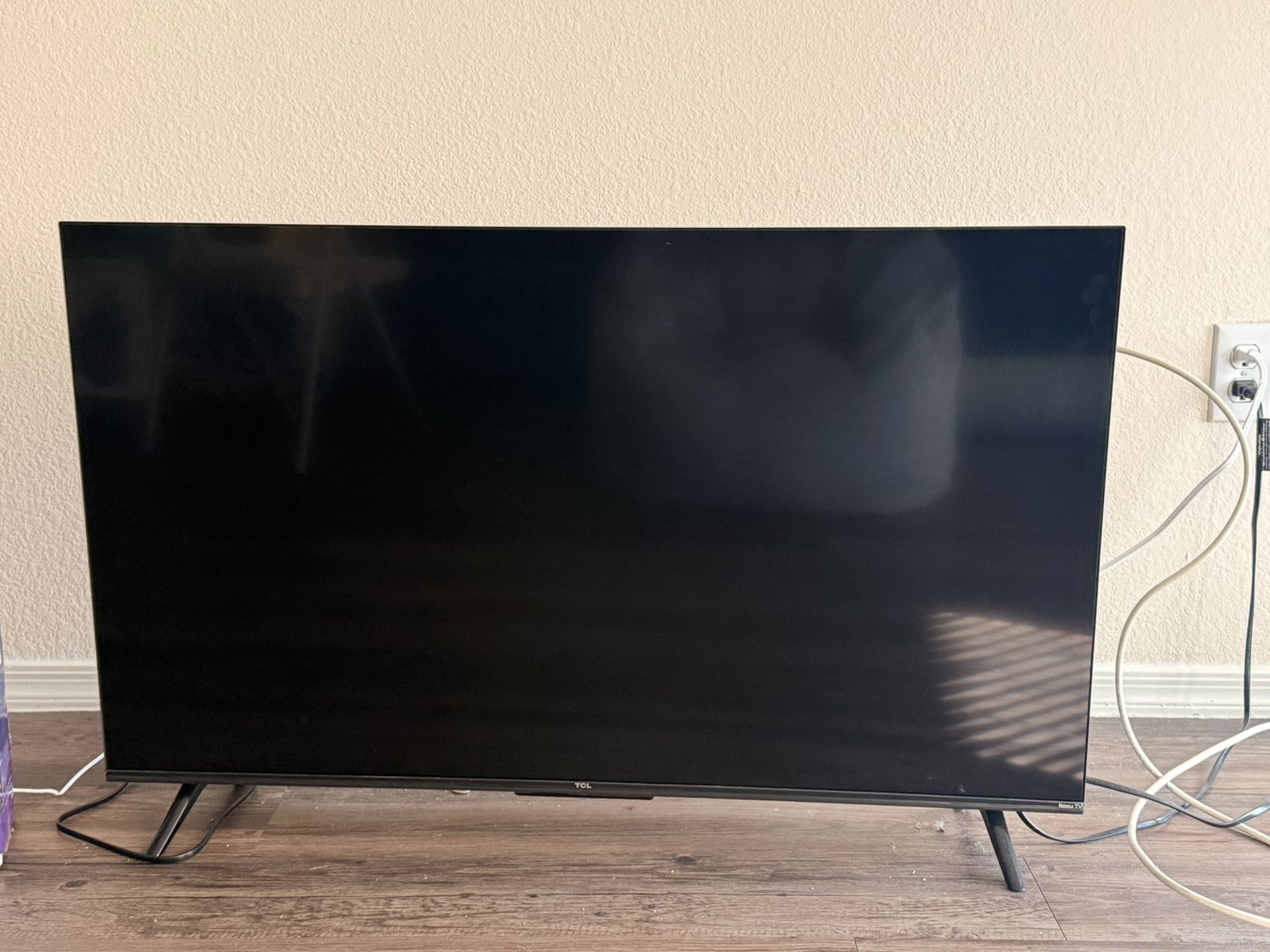 RUSH SALE!!! TV 43”