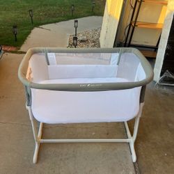 Baby Bassinet and Bedside Sleeper - Sage