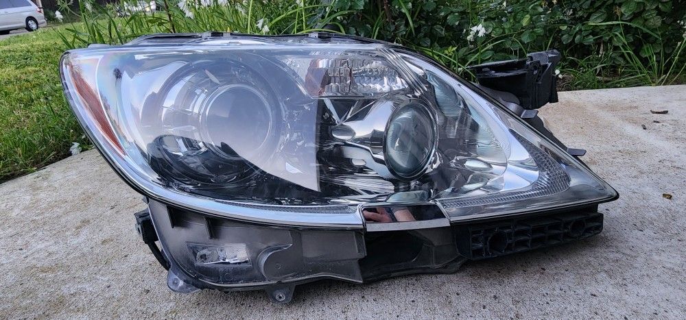 Lexus LS460 Headlight 