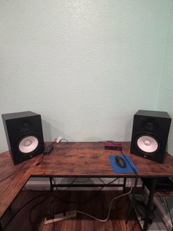 YAMAHA HS8