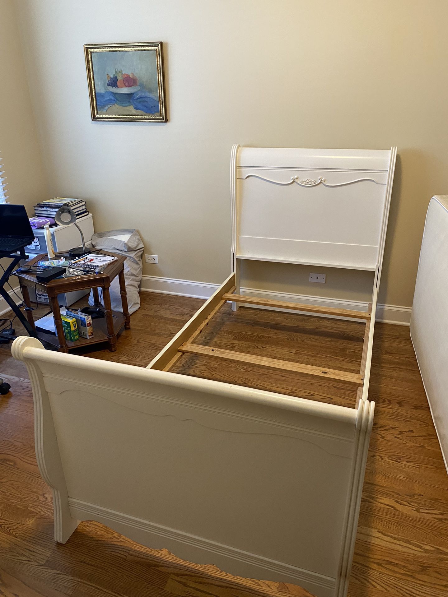 Twin Sleigh Bed With Matching Night Stand 