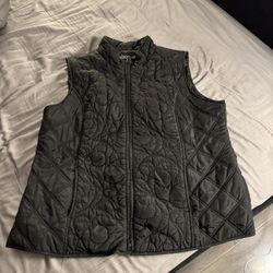 Relativity Women’s Nylon Light Puffer Vest. Women’s Size: XL. Black. Snow/Ski/Snowboard/Rain/Cold 