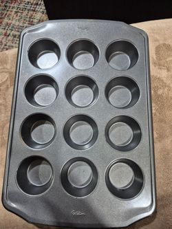 Set of 2 wilton 12-cup Muffin Pans