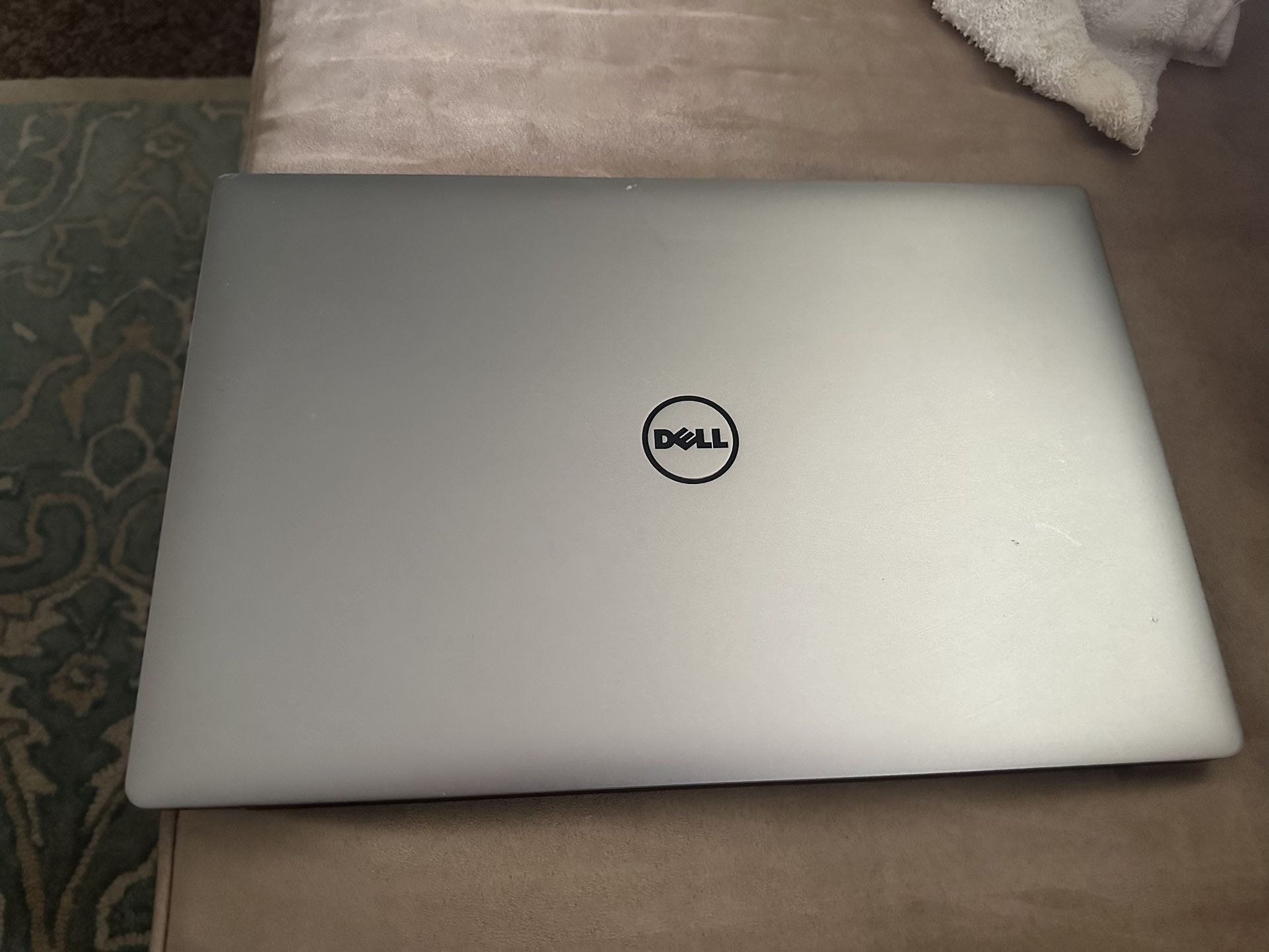 Dell Laptop XPS 15 9560