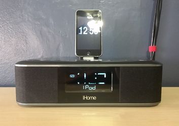 iHome iD95 stereo system with F.M