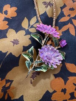 Betsey Johnson flower pendant pin back necklace