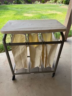 Laundry hamper