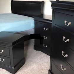 Black Sleight Bed, Dresser, Mirror , 2 Nightstands Bedroom Set By Ashley Signature ☄️ Brand New🌟 Delivery  Available💥