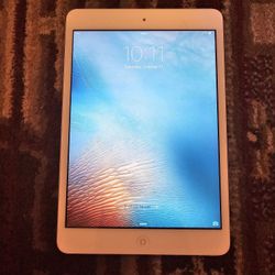 Apple iPad mini 1st Gen. 16GB, Wi-Fi, 7.9in - White & Silver MD531LL/A - Grade A