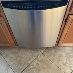 GE Stainless Steel Finish Dishwasher With Dual Racks, filter, Etc. Good Condition