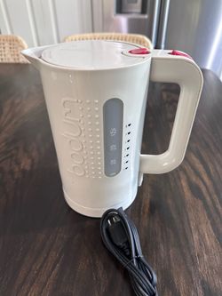 Bodum Bistro Electric Water Kettle 1.0L 34oz Off-White 11(contact info removed)W Cordless