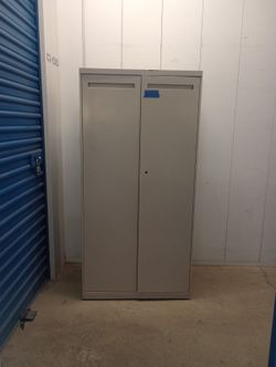 Solid metal storage cabinet missing lock and key