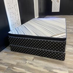 Queen Mattress - Double Sides - Come With Free Box Spring - Free Delivery 🚚 To Reasonable Distance