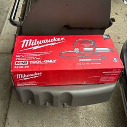 Milwaukee M 18 Cordless Two Speed Grease Gun