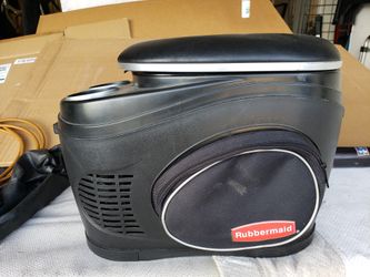 Rubbermaid Auto 12 Volt Cooler