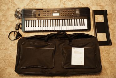Yamaha PSR-E273 61-Key Keyboard with Accessories