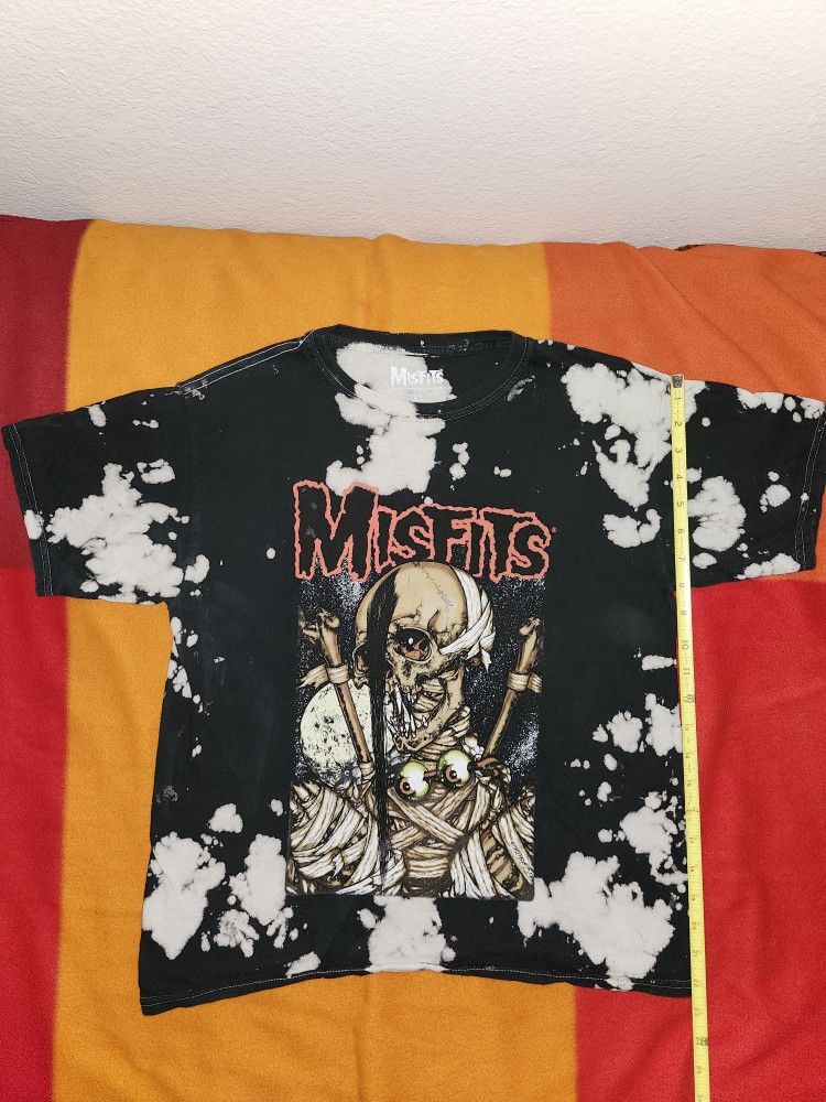 Misfits brand XS Bleach Dyed