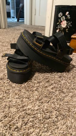 Women Platform Dr. Martens Size 8