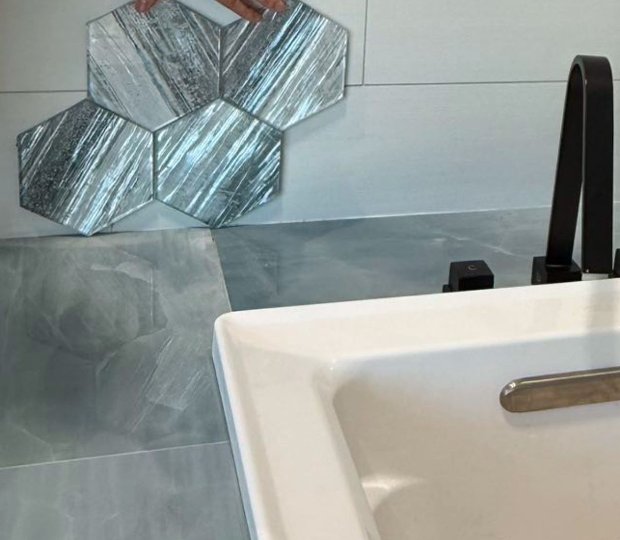 Tile 42 Pieces. ~30 Sqft