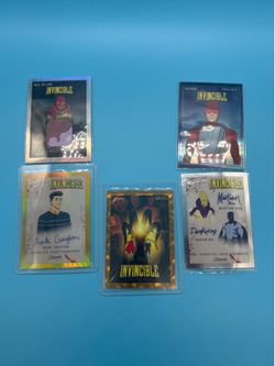 Invincible trading card holo edition 1/1 rare comes with card protectors and extras