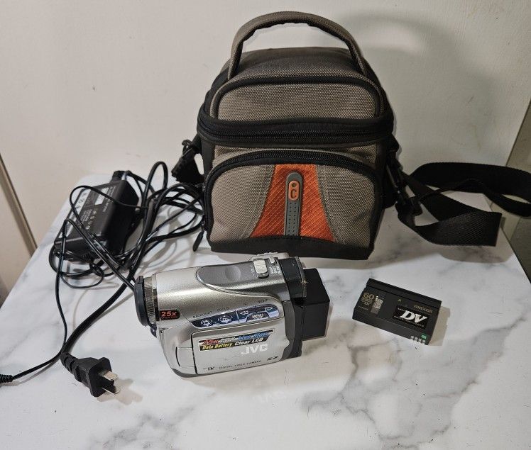 JVC GR-D270U Mini DV Digital Video Camera.