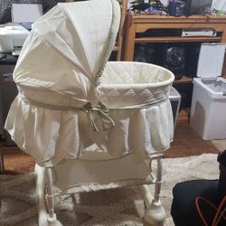 Kolcraft Rocking Bassinet