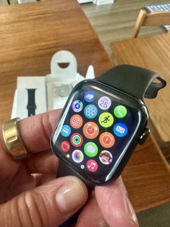 Apple Watch Series 10 (42 mm Slate Titanium, GPS + Cellular)