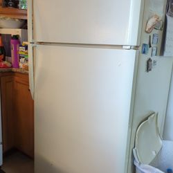 Frigidaire Refrigerator 