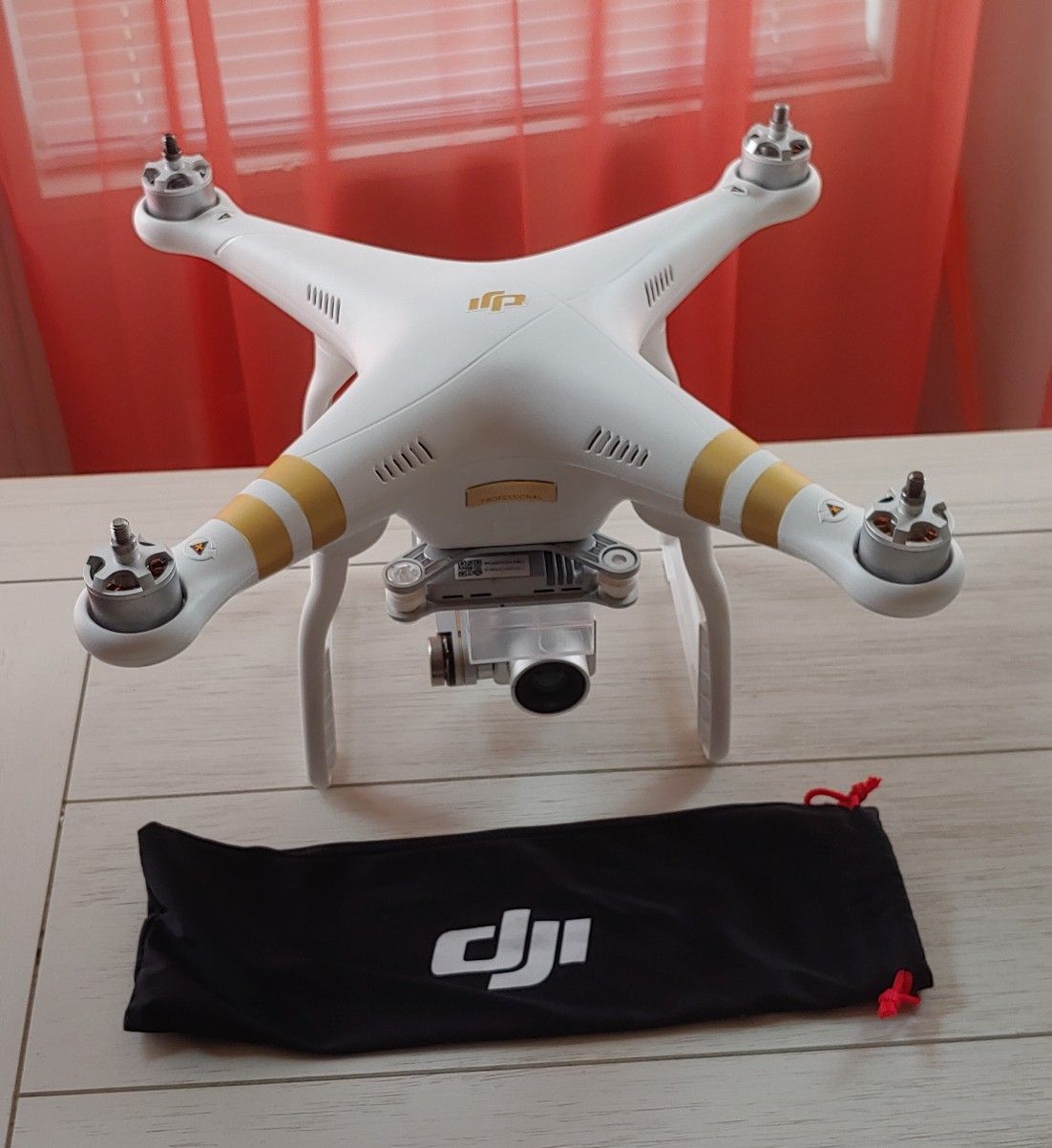 DJI Phantom 3 Professional with 2 batteries + charger + remote control + bag. Working Great!