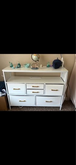 Dresser / tv stand