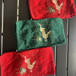 Christmas Bathroom Set - Great Condition