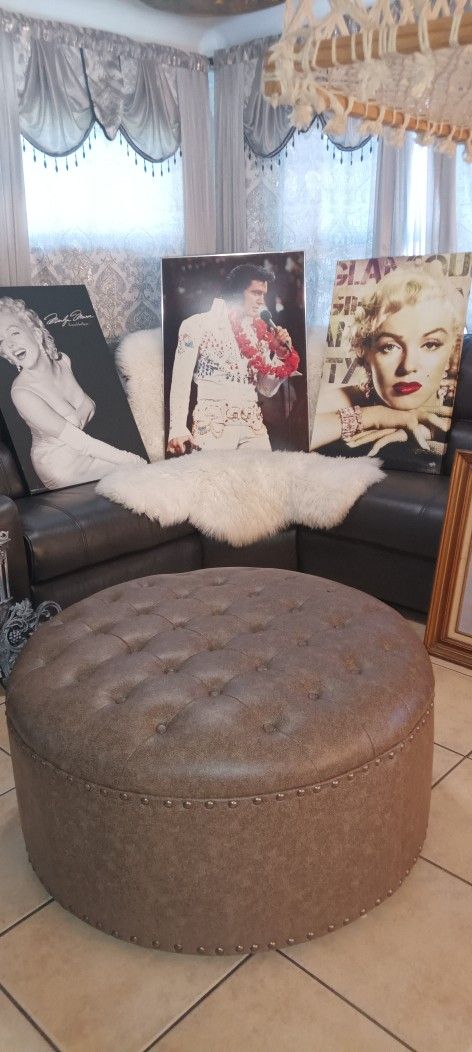 Bendo Ottoman Y Estos Cuadros Diferente Precio