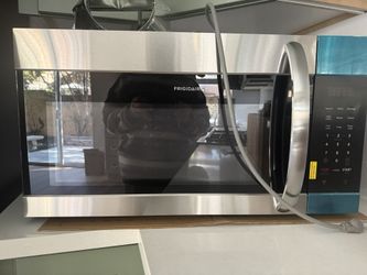FRIGIDAIRE Microwave With Range