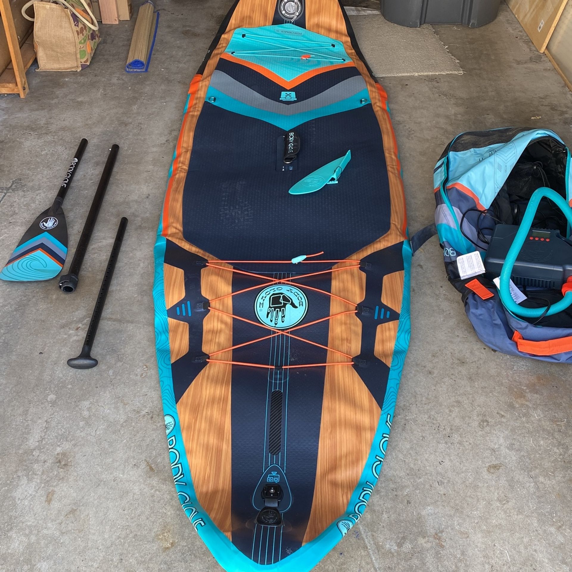 11’ Inflatable SUP w/ pump and adjustable Paddle!