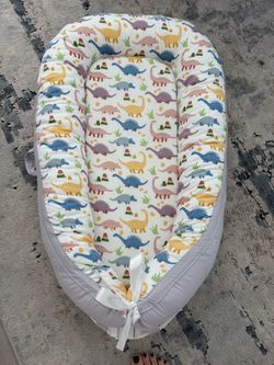 Baby lounger nest