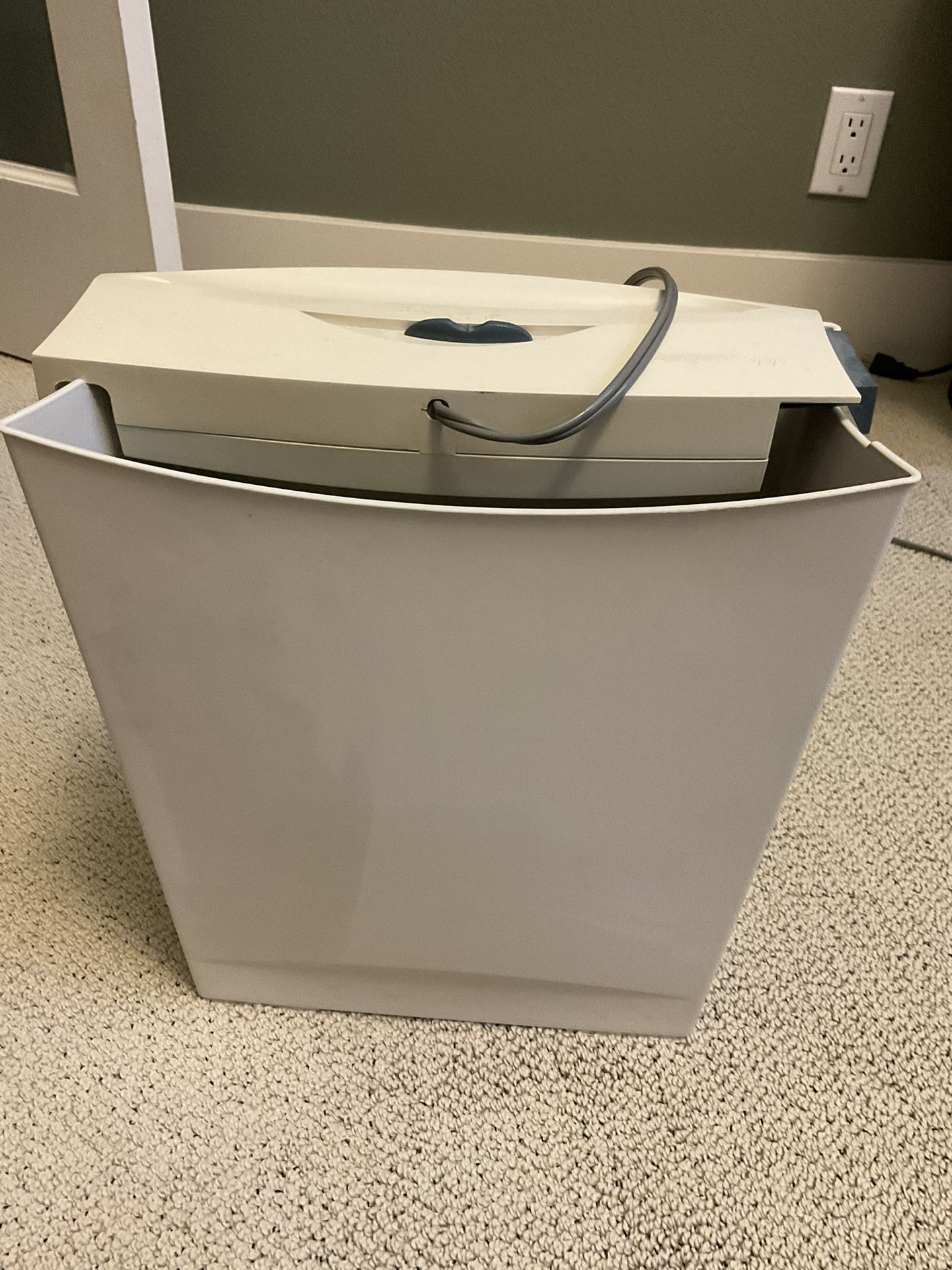 PAPER SHREDDER
