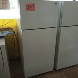Hotpoint Refrigerator White Excellent .Warranty . Delivery Available . 2203 Fowler St. 33901